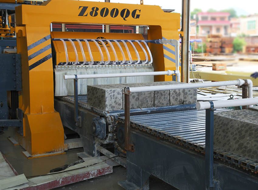 免蒸加(jiā)氣塊設(she)備一機(ji)雙用的(de)市場前(qián)景