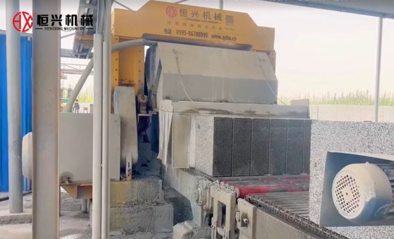 EPS聚苯顆粒砌塊(kuai)生産線新疆客戶(hù)現場